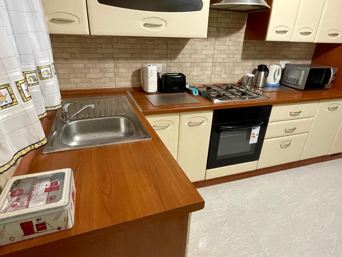 Regent Court - 3 Bedroom Apartment Within Walking Distance From Seafront St. Paul's Bay Buitenkant foto