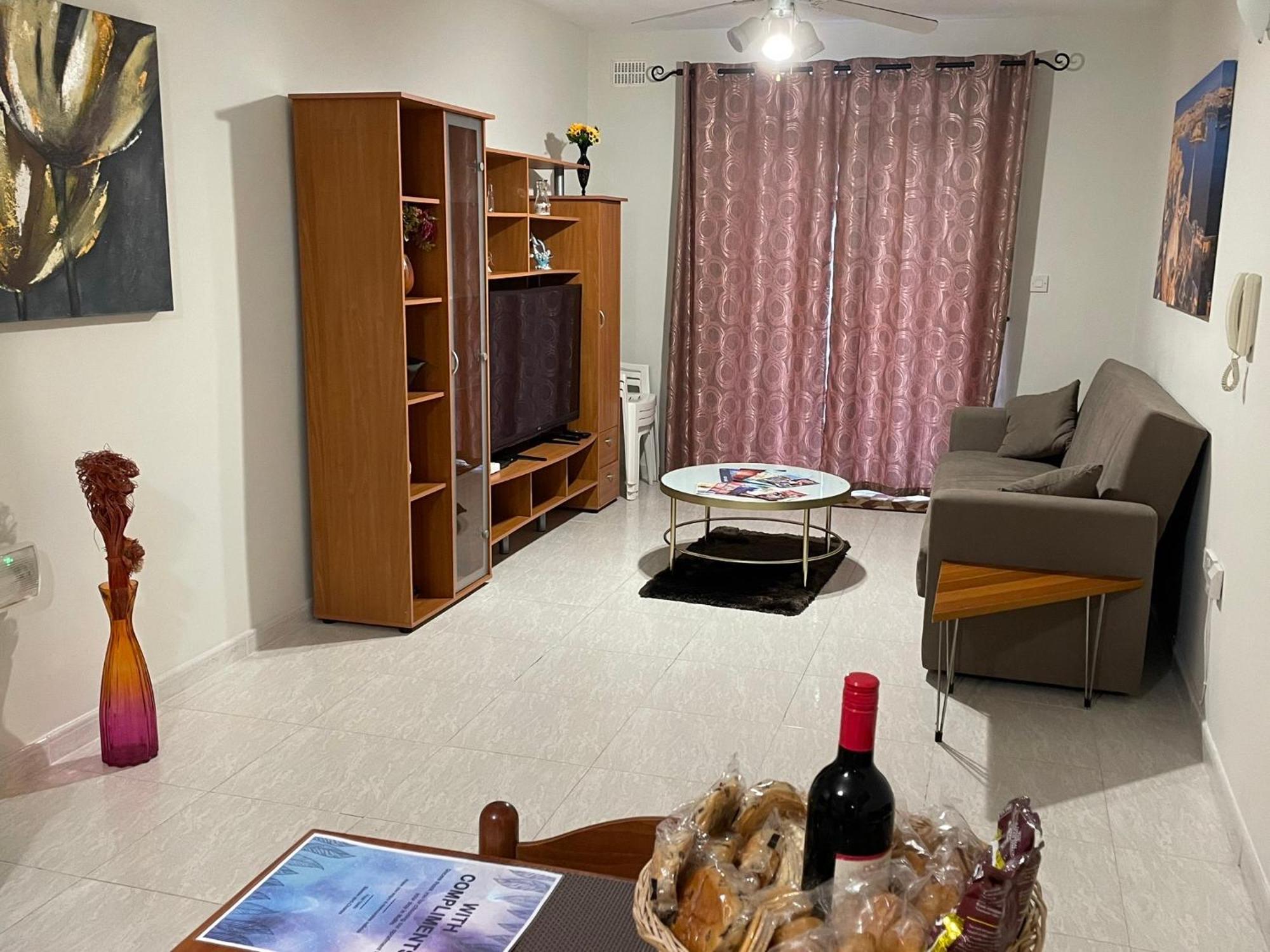 Regent Court - 3 Bedroom Apartment Within Walking Distance From Seafront St. Paul's Bay Buitenkant foto
