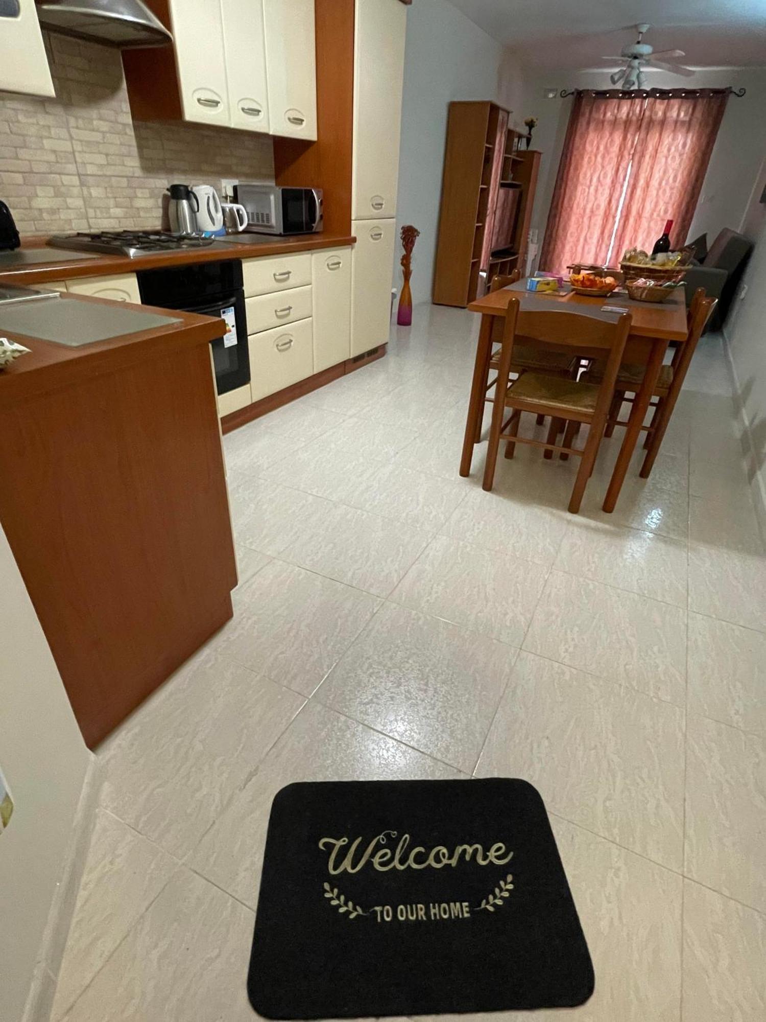 Regent Court - 3 Bedroom Apartment Within Walking Distance From Seafront St. Paul's Bay Buitenkant foto